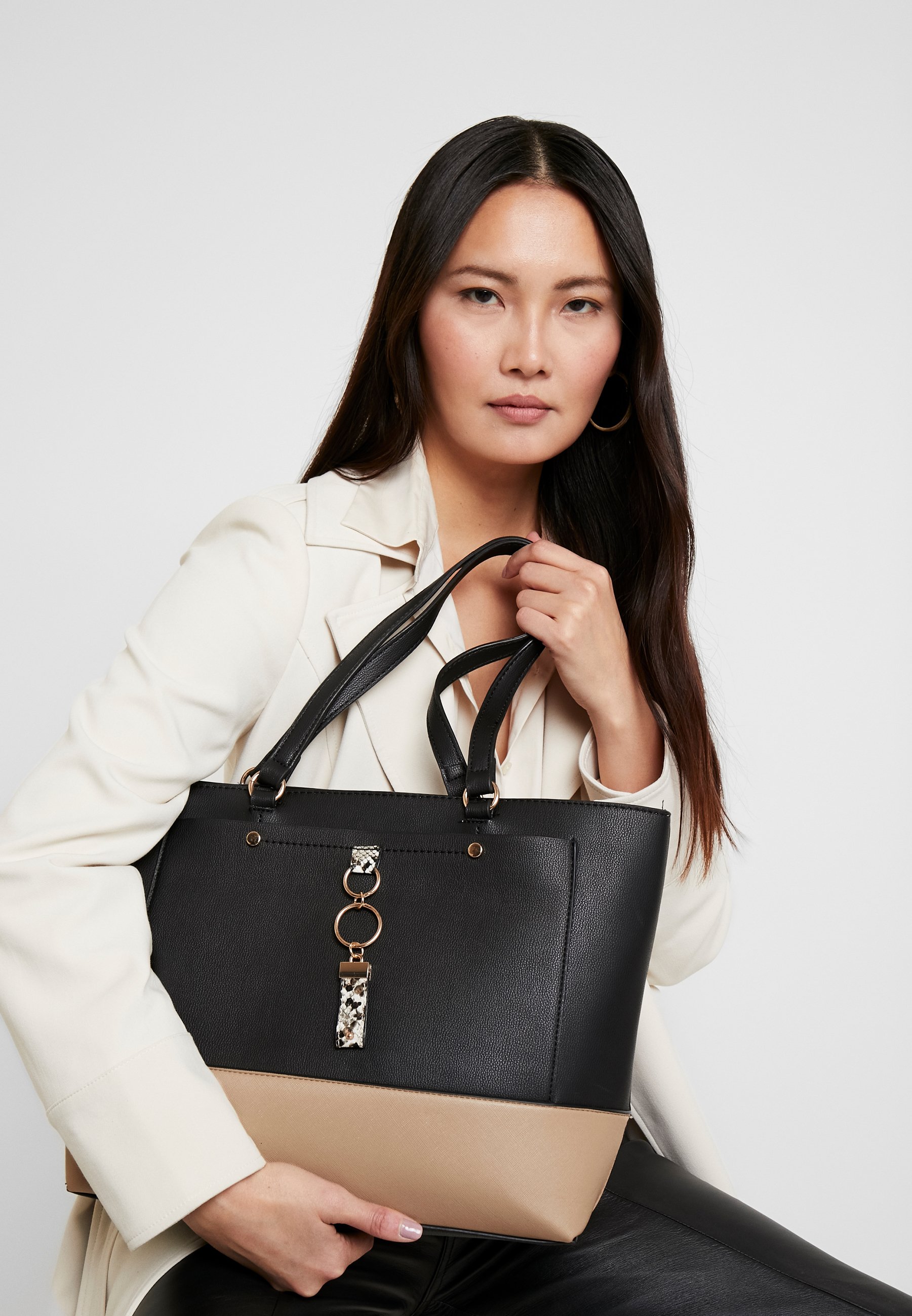 Dorothy Perkins POCKET FRONT SHOPPER Håndveske black Dorothy Perkins POCKET FRONT Håndveske black Zalando.no