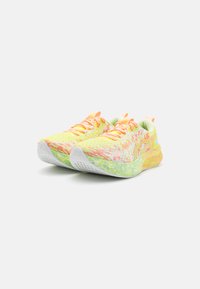 ASICS NOOSA TRI 16 - Chaussures de running sur route - safety yellow/cool matcha