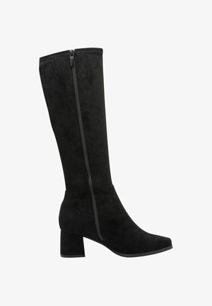 Schwarze knöchelhohe Stiefel aus Wildleder, mit einem seitlichen Reißverschluss und einem klobigen Absatz. Die Zehenpartie ist spitz und mit minimalen Nähdetails versehen.