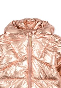 Metalen roségouden pufferjack met een hoge kraag, ritssluiting en een gewatteerd patroon met horizontale en diagonale secties.