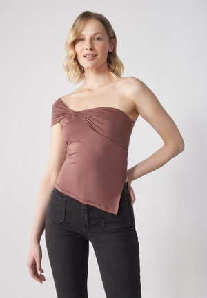 T-shirts - marron