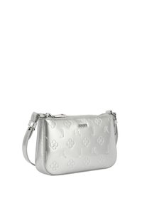 Sølvmetallic håndtaske med præget blomster- og bogstavmønster, lynlåslukning og aftagelig skulderrem. Glat, blank overflade.