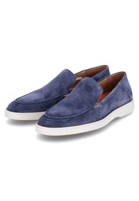 Marineblaue Wildlederschlupfschuhe mit glatter Textur, weißer Gummisohle und subtilen orangefarbenen Akzenten in der Nähe der Ferse; Rundzehendesign.