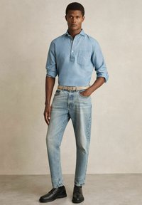 Reiss REGULAR FIT - BAYLOR CUTAWAY-COLLAR - Cămașă - light wash indigo