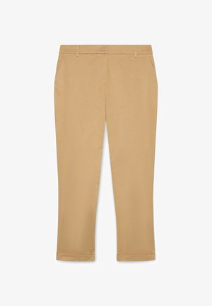 Beige Chinos mit glatter Textur, schmaler Passform, Gürtelschlaufen, Seitentaschen und hochgekrempelten Bündchen. Der Stoff wirkt atmungsaktiv und leicht.
