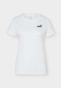 Camiseta blanca de manga corta de Puma con cuello redondo y pequeño logo negro de Puma en el lado izquierdo del pecho.