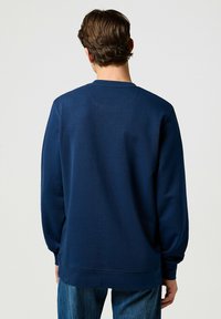 Wrangler LONG SLEEVE AMERICANA CREW FOR REGULAR FIT - Felpa - navy