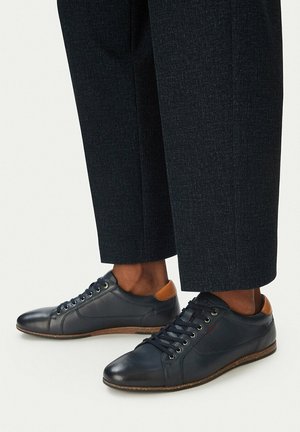 Lasocki, LASOCKI LOW SHOES MEN'S NAVY 5907964540847 - Sporty snøresko - navy