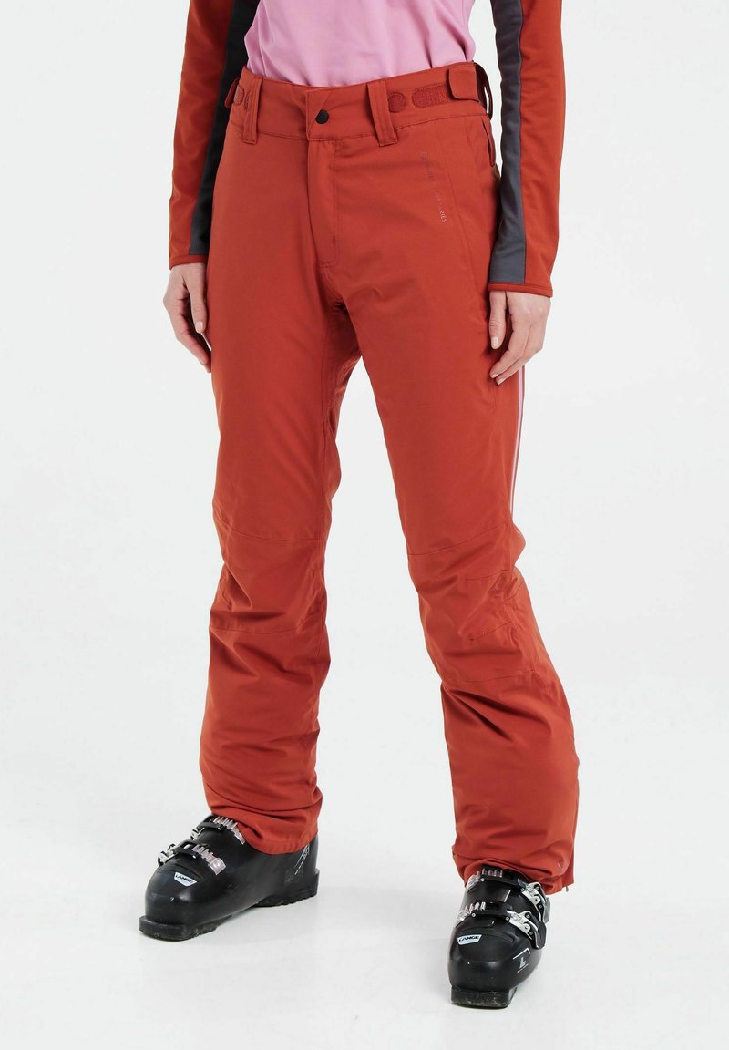 Pantaloni da sci rossi realizzati in materiale resistente all'acqua, con una vestibilità comoda, una cintura con anelli regolabili e orli rinforzati.