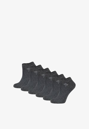 Six paires de chaussettes de cheville gris foncé avec un poignet côtelé. Chacune possède un détail de logo subtil près du poignet. Fabriquées en un matériau lisse et extensible.