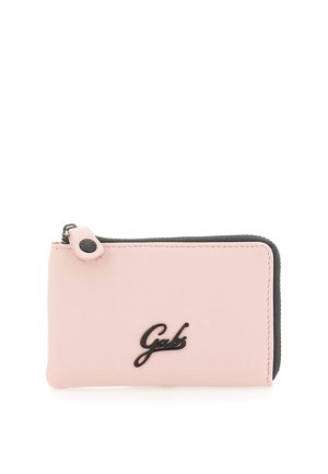 Portafoglio rettangolare in pelle rosa pallido con zip nera e logo nero impresso "Gabs" sul davanti.