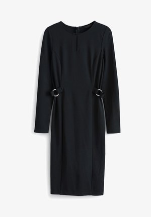 Czarna sukienka z długim rękawem i okrągłym dekoltem, z dwoma bocznymi związaniami z srebrnymi pierścieniami, wykonana z gładkiego, elastycznego materiału.
