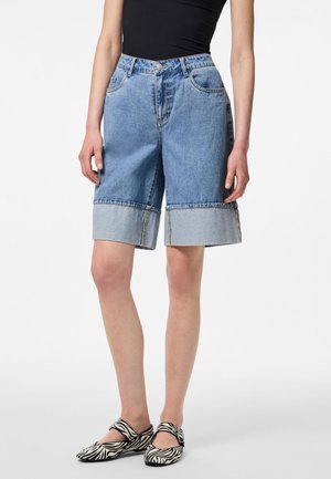Pieces PCMINDY LOOSE - Shorts - light blue denim