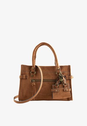 Braune Wildleder-Handtasche mit zwei Griffen, vorderer Reißverschlusstasche, langem Schulterriemen und einem kleinen passenden Portemonnaie, das mit Metallringen befestigt ist.