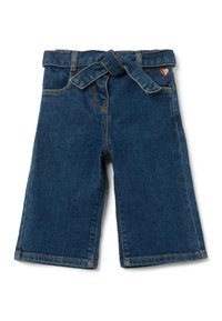 Spijkershorts met een hoge taille, voorzien van een strikceintuur, donkerblauwe kleur en koperen stiksels. Inclusief voorzakken en een hartaccent.