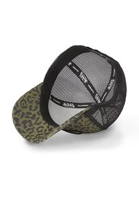 Casquette trucker en imprimé léopard vert et noir avec un dos en maille noire et une marque Van Dutch à l'intérieur de la casquette.