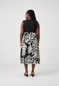 ONLY Carmakoma CARLUX LIFE SKIRT - A-vonalú szoknya - black/white