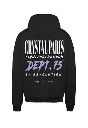 Schwarzer Hoodie mit einer Vordertasche, bedruckt mit großen weißen und lila Buchstaben: "CRYSTAL PARIS FIGHTFORFREEDOM DEPT. 15 LA RÉVOLUTION." Aus Baumwollmaterial.