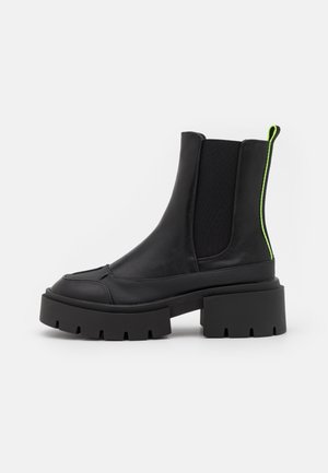 Kotníkové boty na platformě - black