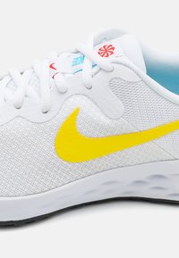Nike Performance W NIKE REVOLUTION 6 - Scarpe da corsa su strada - white/opti yellow/black/baltic blue