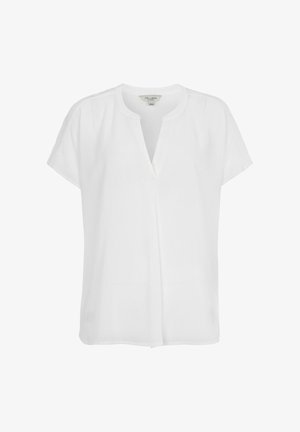 Biała bluzka z krótkim rękawem z teksturowanej tkaniny, o okrągłym dekolcie z przednim rozcięciem w kształcie litery V i prostym dołem.