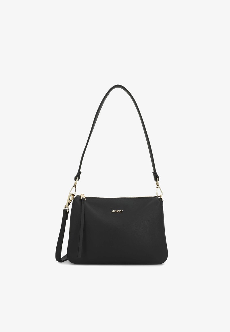 Sac d'épaule rectangulaire noir avec fermeture éclair dorée et bandoulière amovible, avec petit logo doré "kazar" sur le devant.
