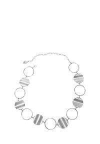 Collana in metallo argentato con anelli circolari opachi alternati ad anelli aperti rotondi. Include una catenella regolabile e chiusura con moschettone.