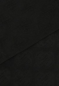 Tessuto di feltro nero con un sottile motivo in rilievo. La texture è morbida con un colore uniforme e senza hardware o accenti visibili.