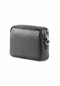 Borsa rettangolare nera in pelle con finitura texture, chiusura con zip e accessori in argento. Presenta un design inciso sul fronte.