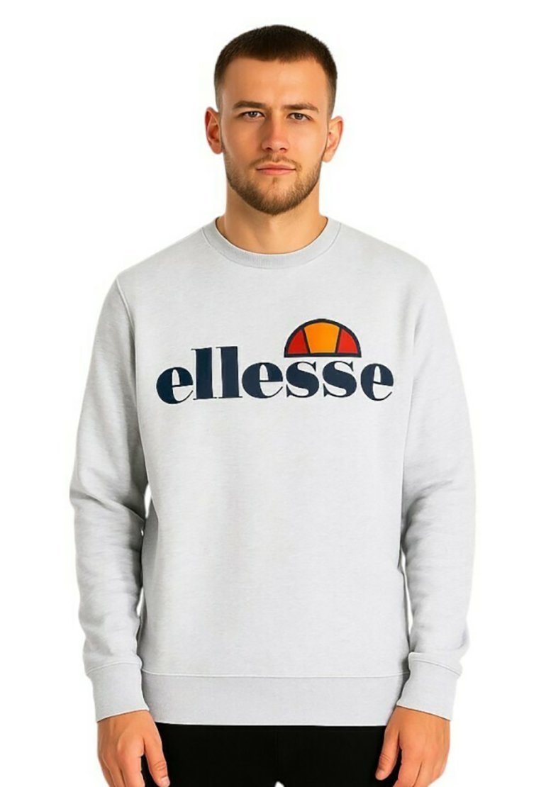 Sweat-shirt gris clair en mélange de coton, doté d'un col rond, de manches longues, et d'un logo "ellesse" bleu marine avec un accent semi-circulaire orange.