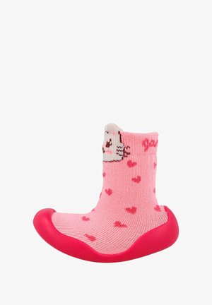 Calcetín rosa para toddler con corazones rojos, una cara de gato cerca del puño y una suela de goma roja para uso en interiores.