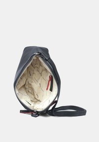 Borsa in pelle nera con forma arrotondata, chiusura a zip e interno in tessuto crema con motivi geometrici. Inclusa una tracolla regolabile.