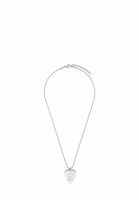 Collar de plata con un colgante en forma de pua de guitarra, diseño grabado y una cadena con cuentas y cierre ajustable.