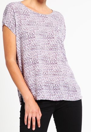 Blusa a maniche corte in viola e bianco, caratterizzata da un motivo geometrico. Tessuto leggero, vestibilità comoda, con collo rotondo e spacchi laterali.