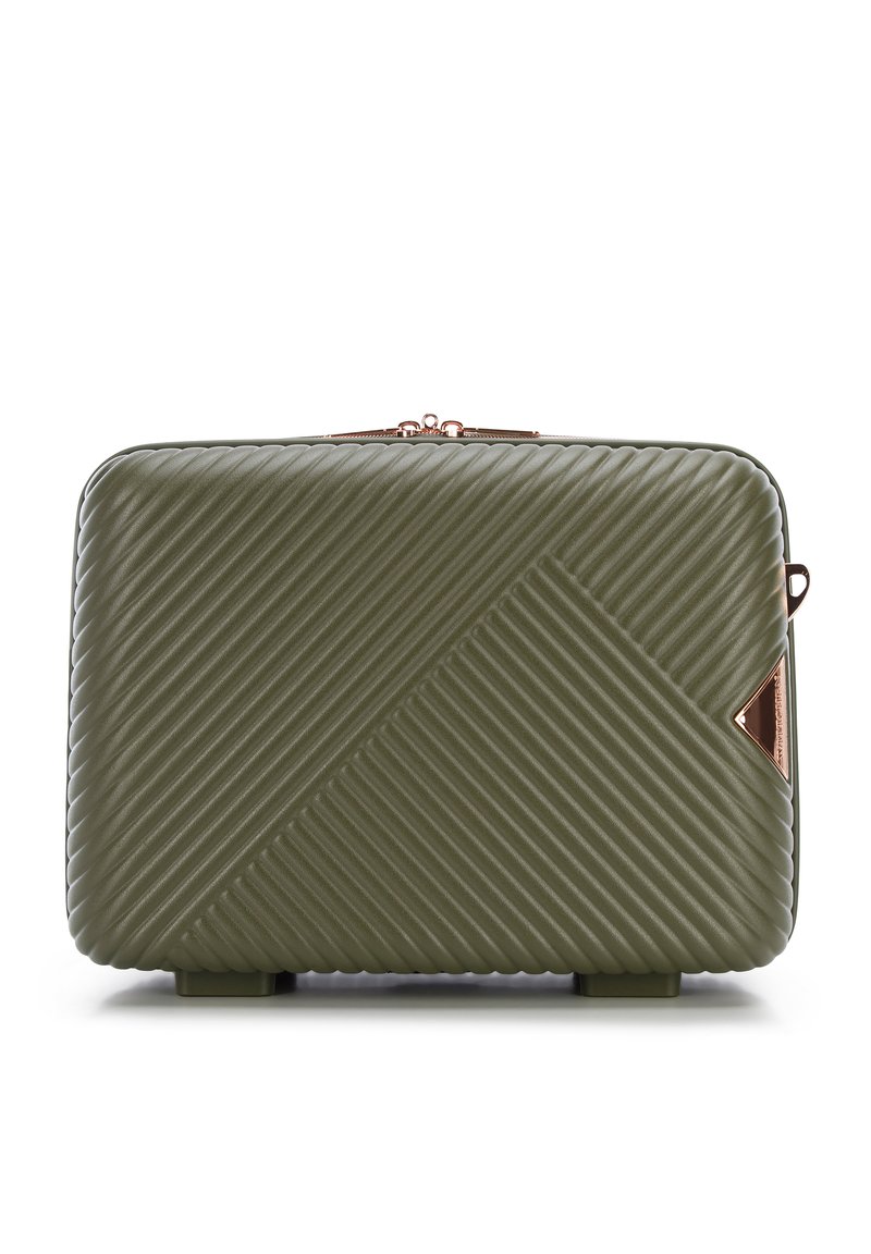 Custodia rigida verde oliva con scanalature diagonali, una zip oro rosa e un dettaglio accentato triangolare, dotata di piedini piatti per stabilità.