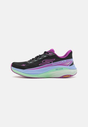 MAX CUSHIONING PROPULSION - Trainers - black/purple