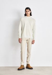 BOSS Strickpullover - open white