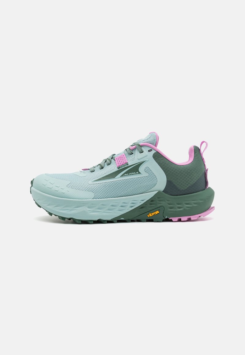 Lettvekts terrengløpesko i lys teal med rosa detaljer, pustende mesh-overdel og solid Vibram-såle for godt feste.
