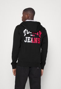 Tommy Jeans ENTRY ZIP - Camisola com fecho - black