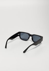 ALDO BROMPTON UNISEX - Päikeseprillid - black