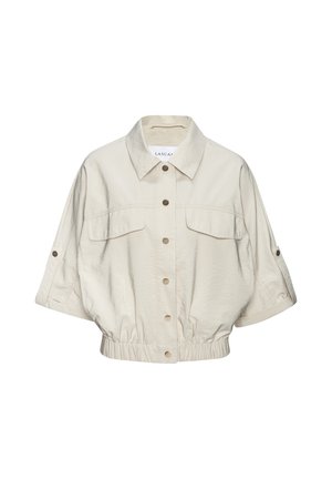 Hellbeige Jacke mit kurzen Ärmeln, vorderen Knöpfen, zwei Brusttaschen, einem Kragen und elastischen Details an der Taille.