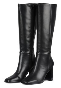 Stivali alti in pelle nera con una texture liscia, punta quadrata e tacco spesso. Presentano una cerniera laterale per una facile vestibilità.