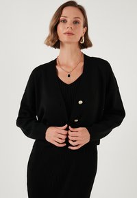 LELA Jopica - black