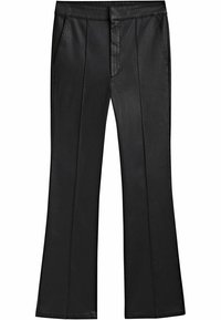 Pantaloni neri in similpelle con gamba dritta, tasche anteriori, zip e dettagli delle cuciture sul davanti.
