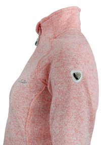 Pull en polaire dans un motif rose chiné, avec un col montant et une fermeture zippée, arborant un emblème de marque sur l'épaule gauche.