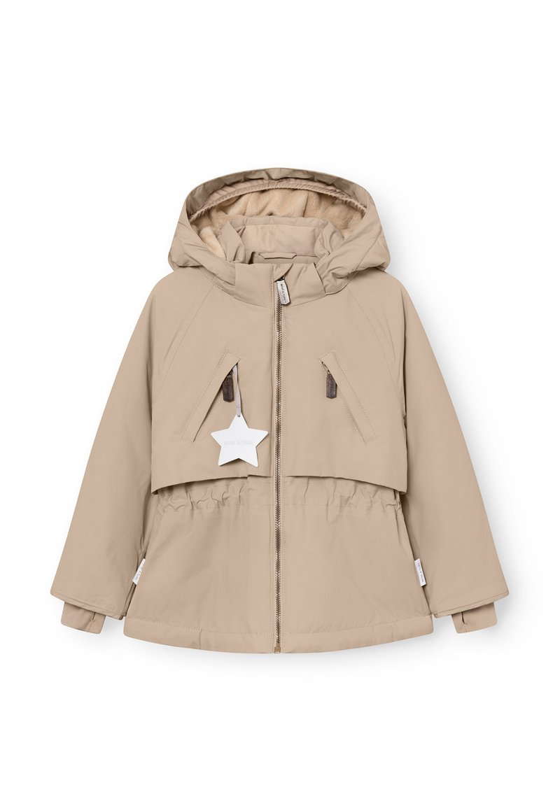 Beige Kindermantel mit Kapuze, ausgestattet mit einem Reißverschluss, zwei schrägen Taschen und einem elastischen Bund. Gefüttert mit einem weichen, strukturierten Innenmaterial.