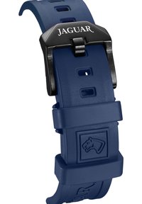 Cinturino in gomma blu con fibbia metallica nera incisa con la scritta "JAGUAR", dotato di accenti sagomati e numerosi fori di regolazione.