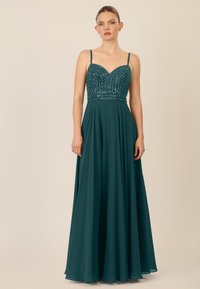 Teal avondjurk met een sweetheart halslijn, bewerkte bovenkant, verstelbare bandjes en een vloeiende, geplooide rok voor elegantie en comfort.