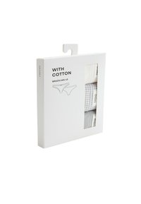 Lot de trois sous-vêtements féminins en coton style brésilien en nuances de blanc et gris visibles à travers la fenêtre de l'emballage.