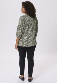 Kaffe Curve KATRINA - Bluse - black white flower print